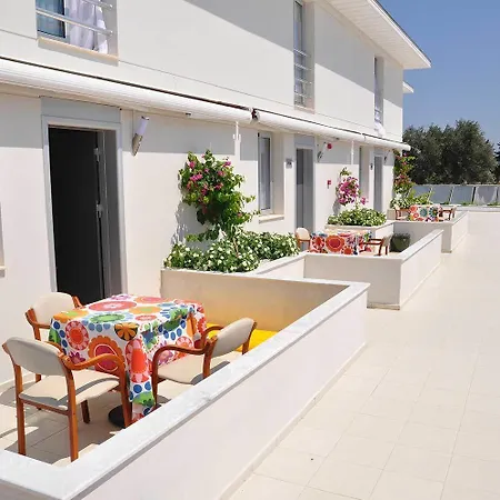 Vela Garden מלון *