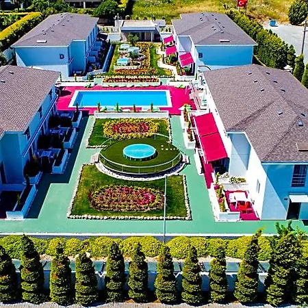 מלון Vela Garden