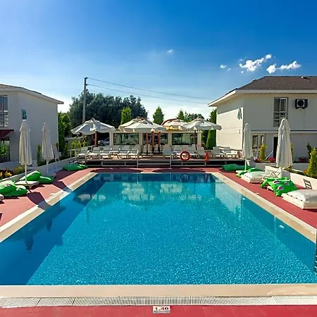 מלון Vela Garden
