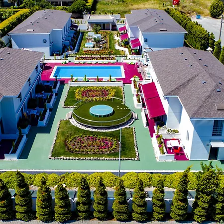 מלון Vela Garden *